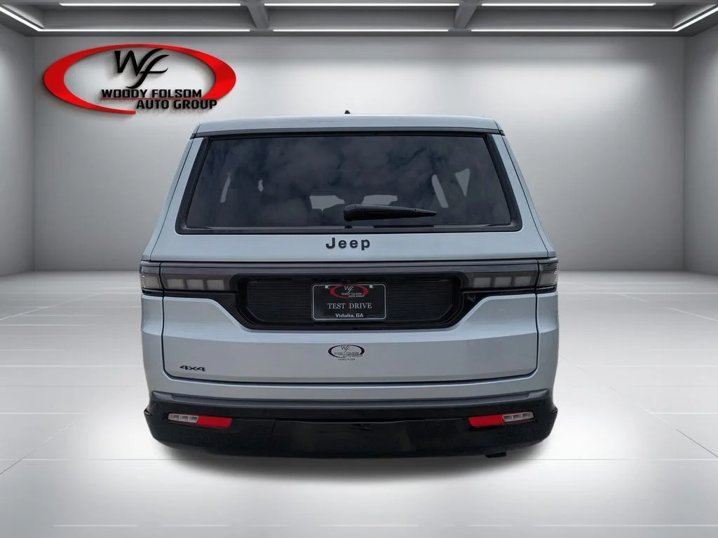 New 2026 Silver-Zynith Exterior Paint Jeep Limited Reserve image 7
