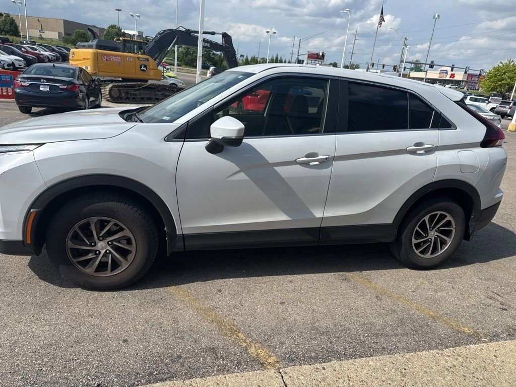 Used 2023 Diamond White Mitsubishi ES image 6