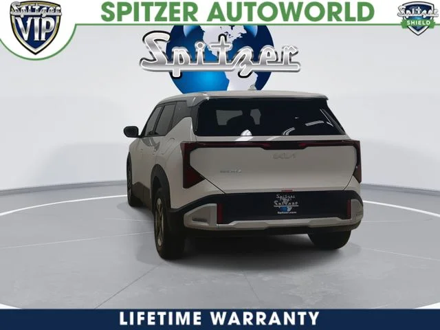 New 2027 Snow White Pearl Kia LX image 9
