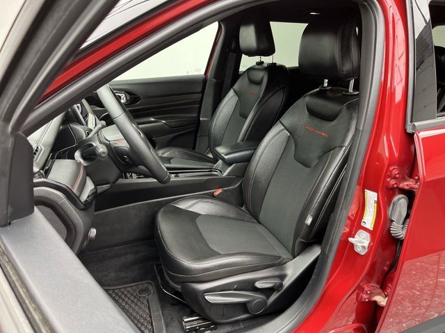 Used 2025 Red Hot Pearlcoat Jeep Trailhawk image 9