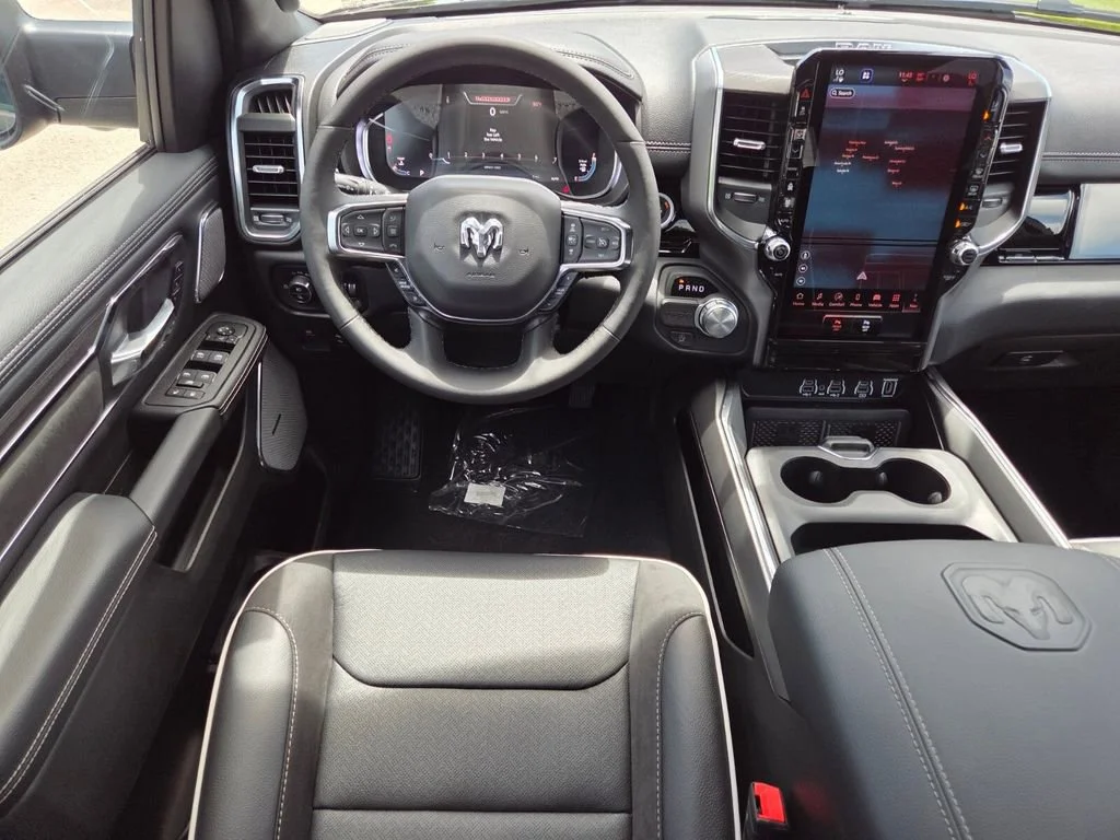 New 2026 Diamond Black Crystal Pearl-Coat Exterior Paint RAM Laramie image 24
