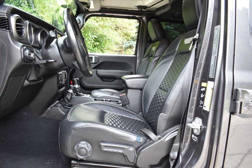 Used 2022 Crystal Metallic Jeep Sport image 27