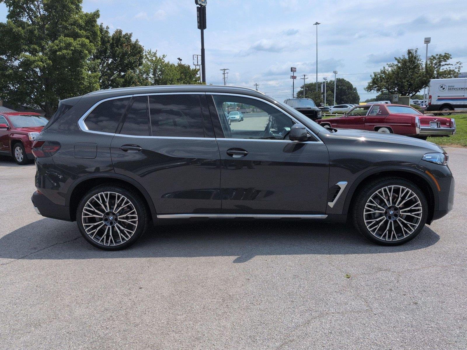New 2026 Dravit Grey Metallic BMW xDrive40i image 6