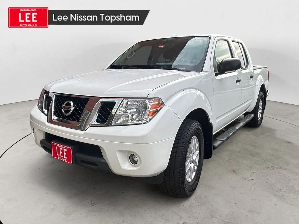 Used 2017 Glacier White Nissan  image 1