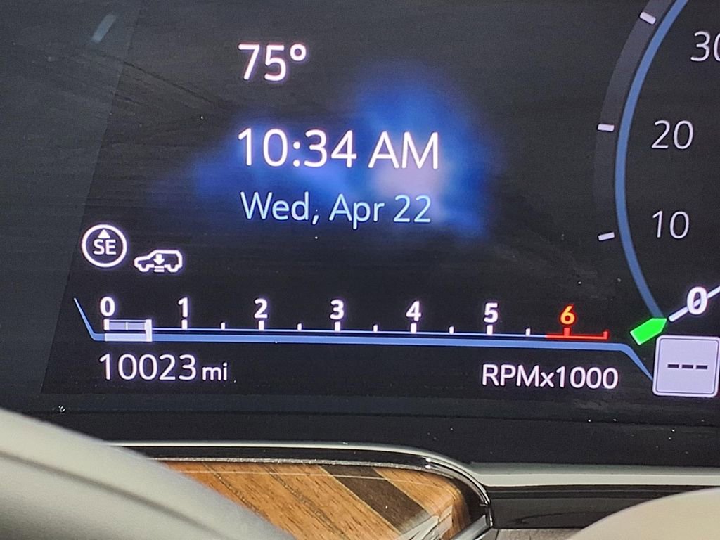Used 2022 Crystal White Tricoat Cadillac Premium Luxury Platinum image 19