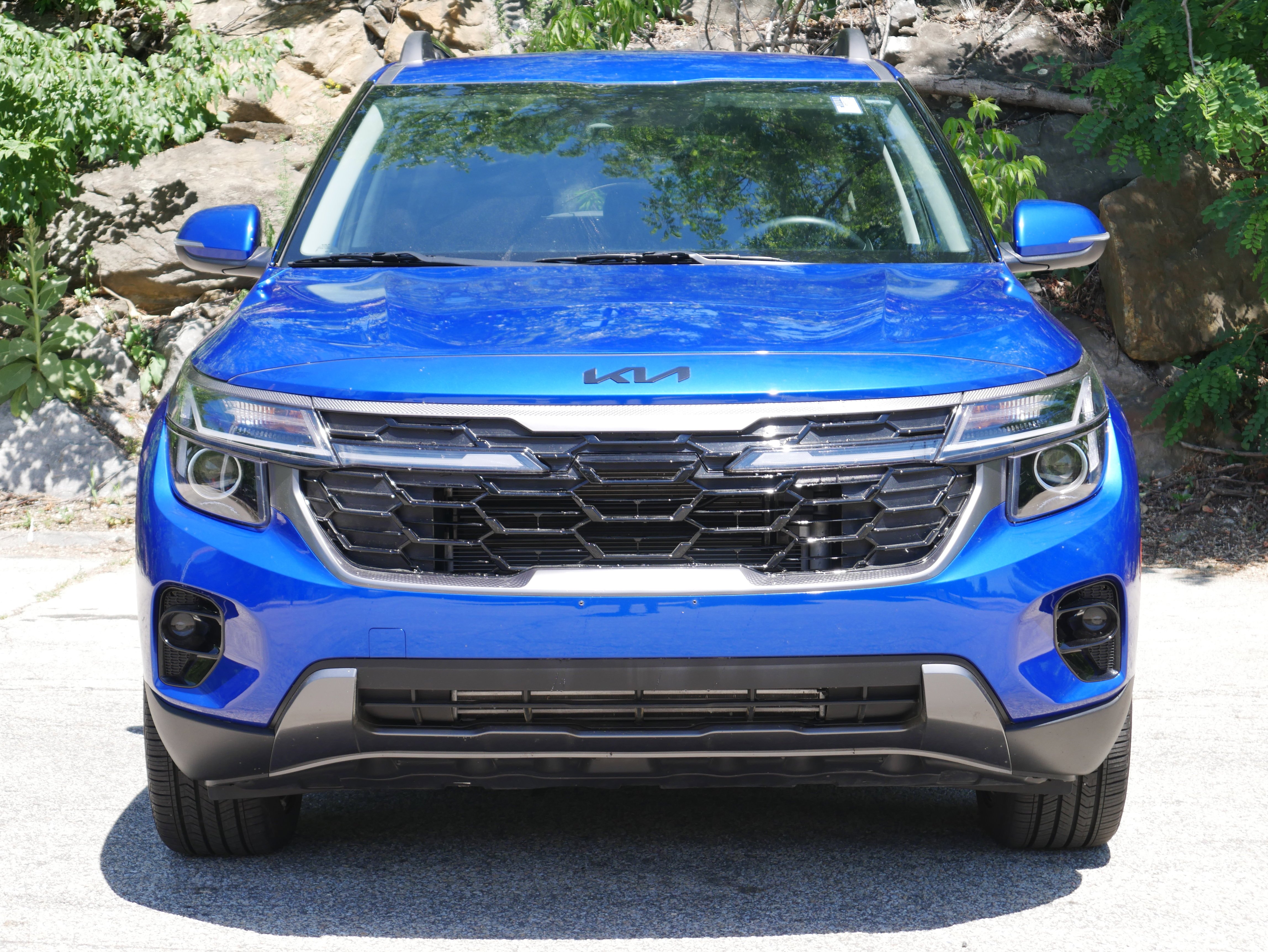 Used 2025 Neptune Blue Kia X-Line image 2