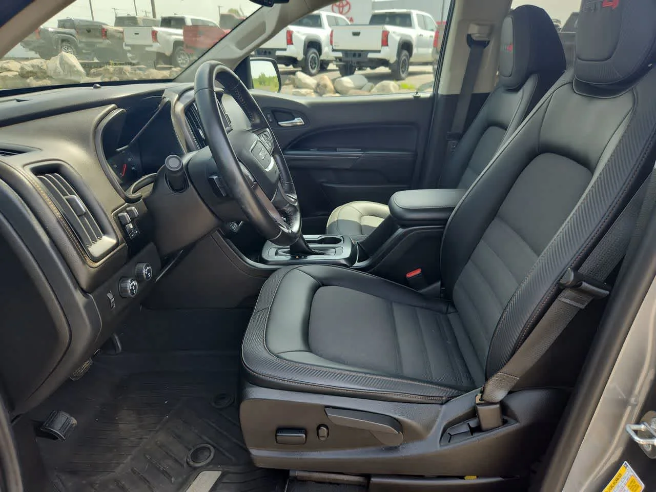 Used 2022 Satin Steel Metallic GMC AT4 - Cloth image 12