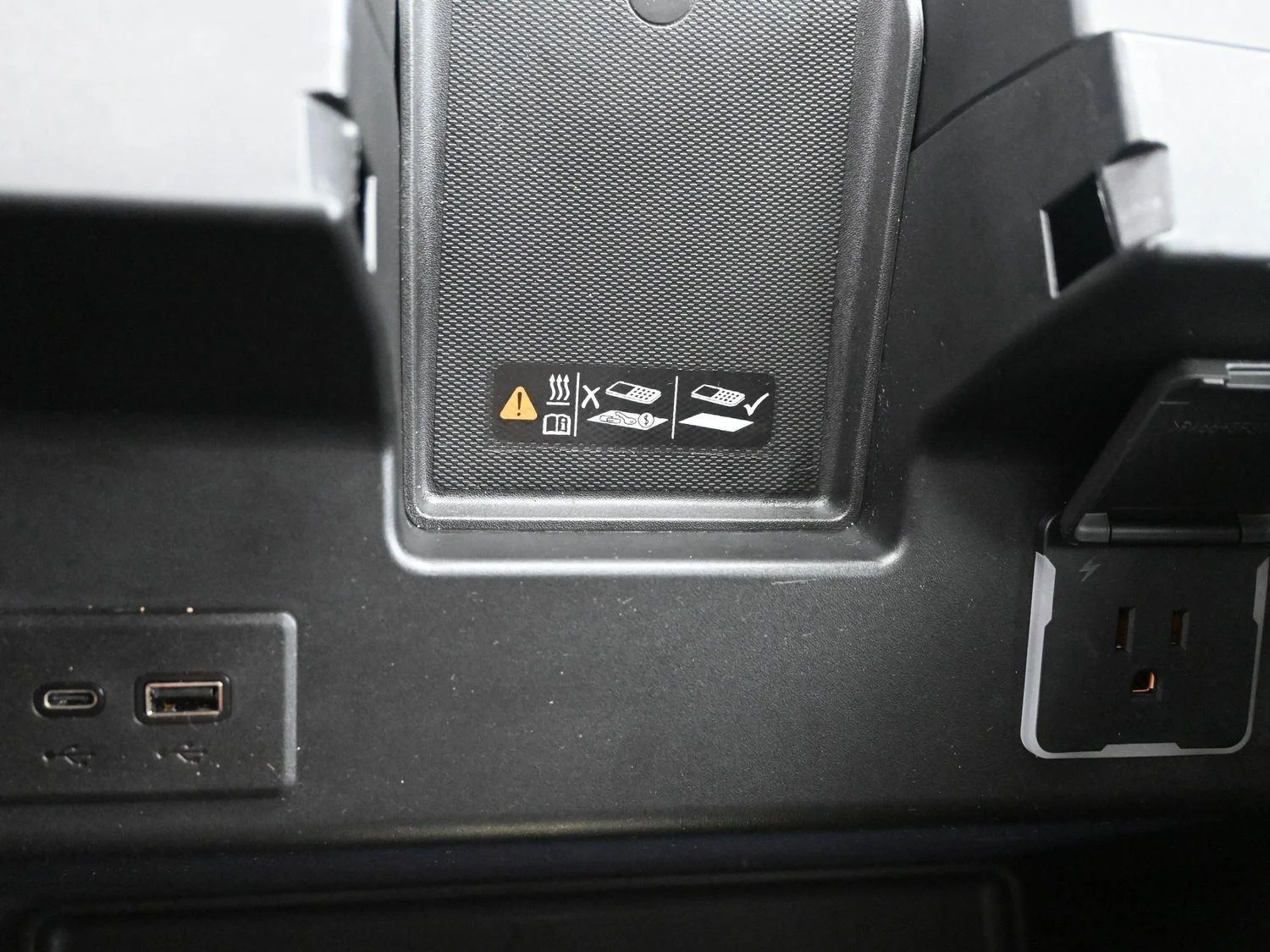 Used 2023 Onyx Black GMC Denali image 36