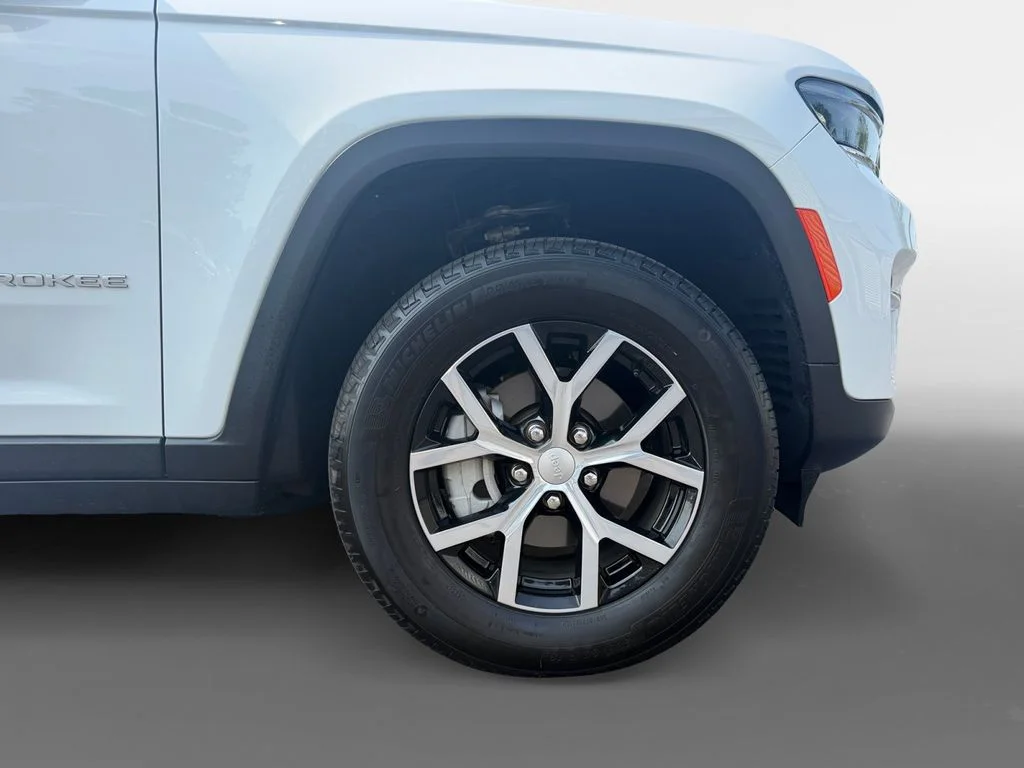 Used 2025 White Jeep Limited image 16