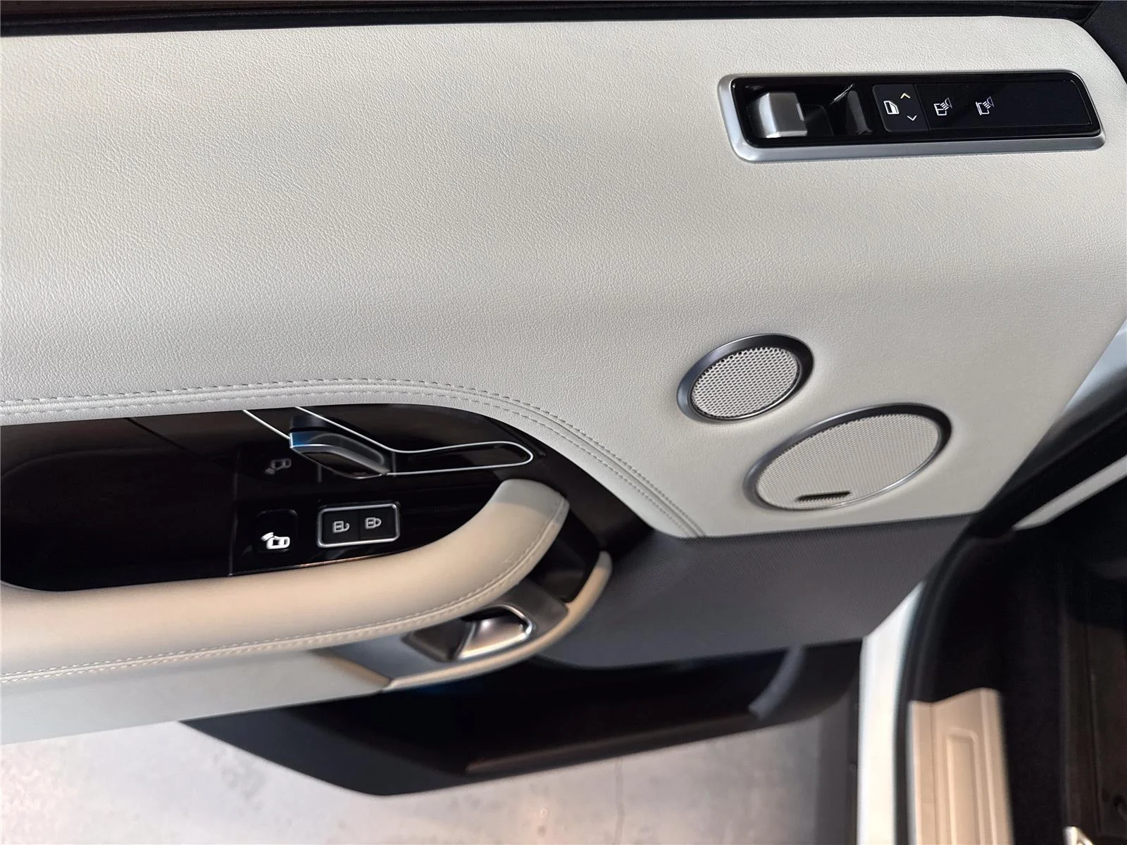 Used 2021 WHITE Land Rover P525 HSE image 37