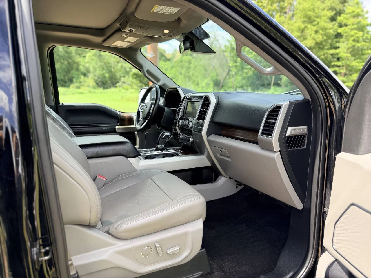 Used 2017 Black Ford Lariat 4x4 4dr SuperCrew 5.5 ft. SB image 17
