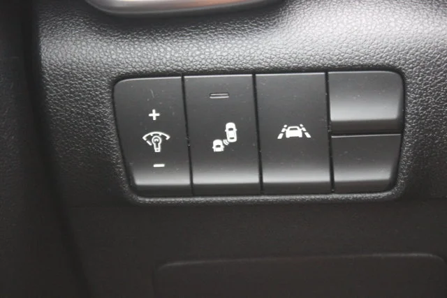 Used 2020 Red Kia S image 17