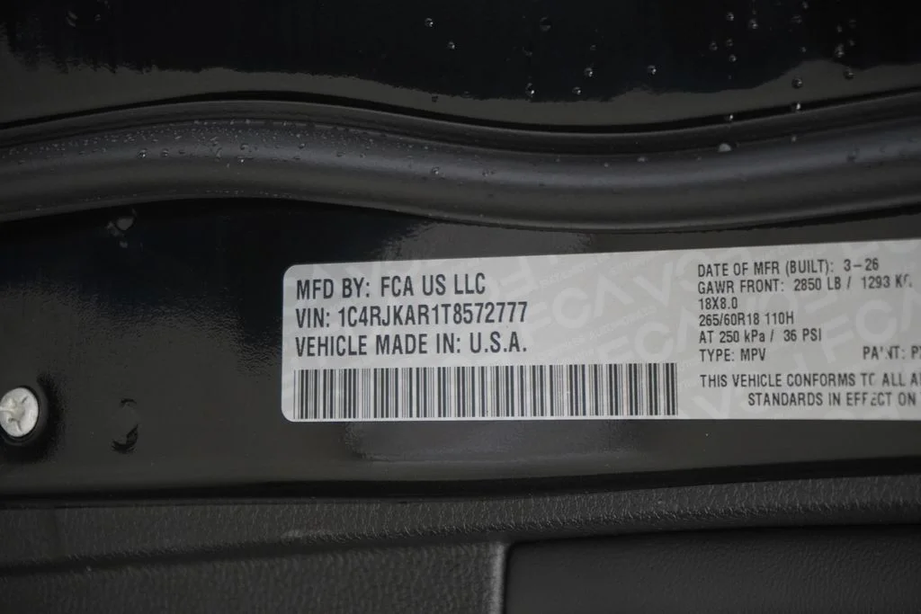 New 2026 Diamond Black Crystal Pearl-Coat Exterior Paint Jeep Altitude image 41