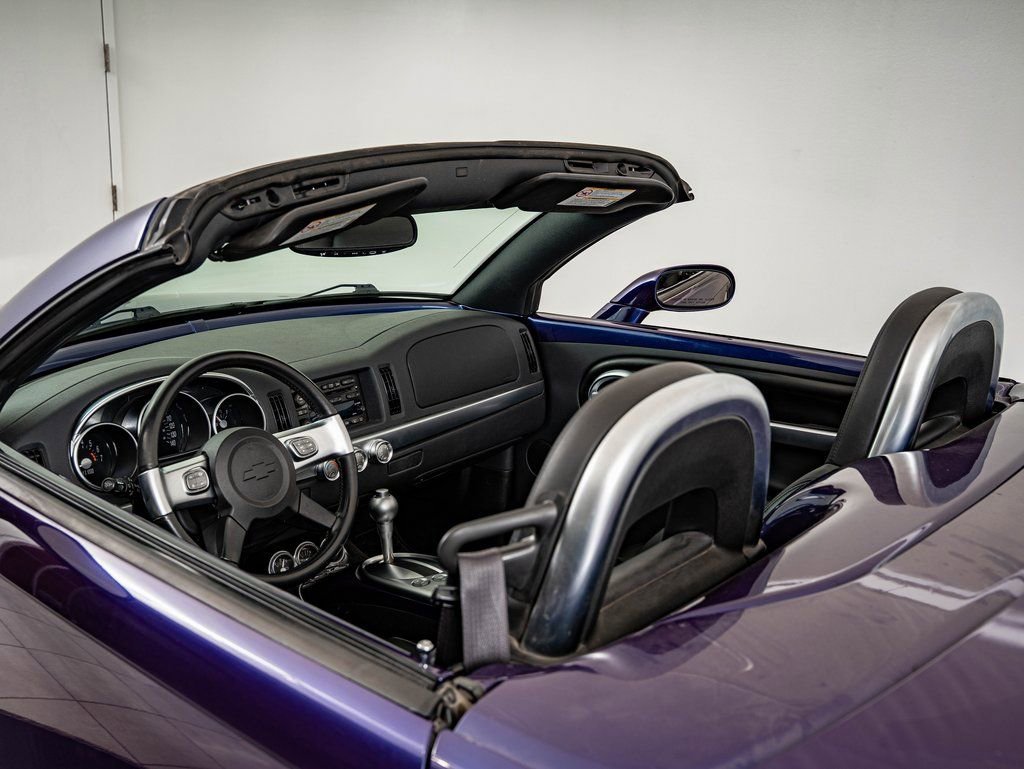 Used 2004 Ultra Violet Metallic Chevrolet  image 18