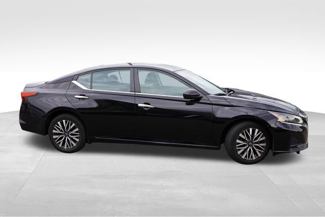 Certified 2024 Nissan Altima SV with VIN 1N4BL4DV3RN377778 for sale in Roseville, MN