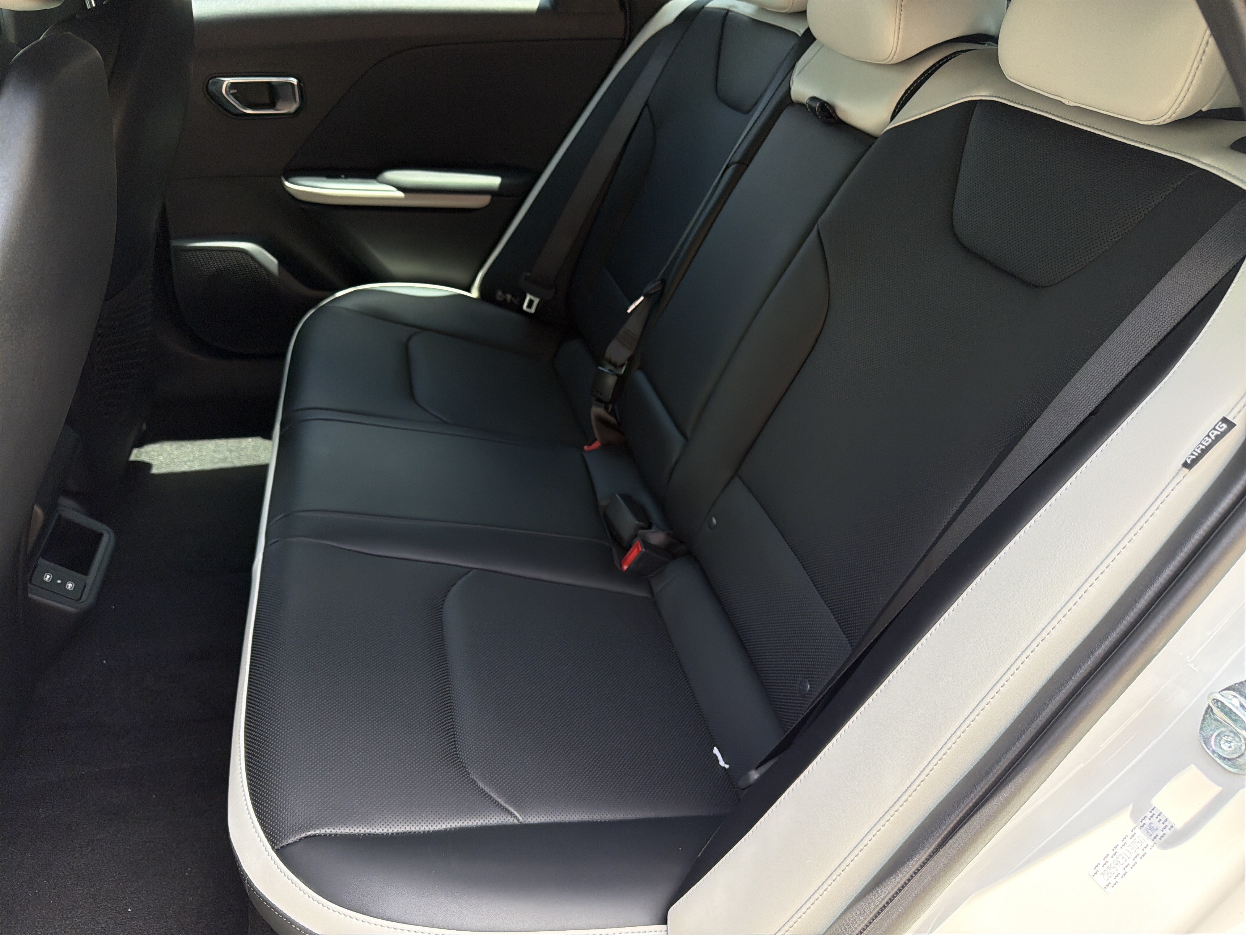 New 2026 Snow White Pearl Kia GT-Line image 19