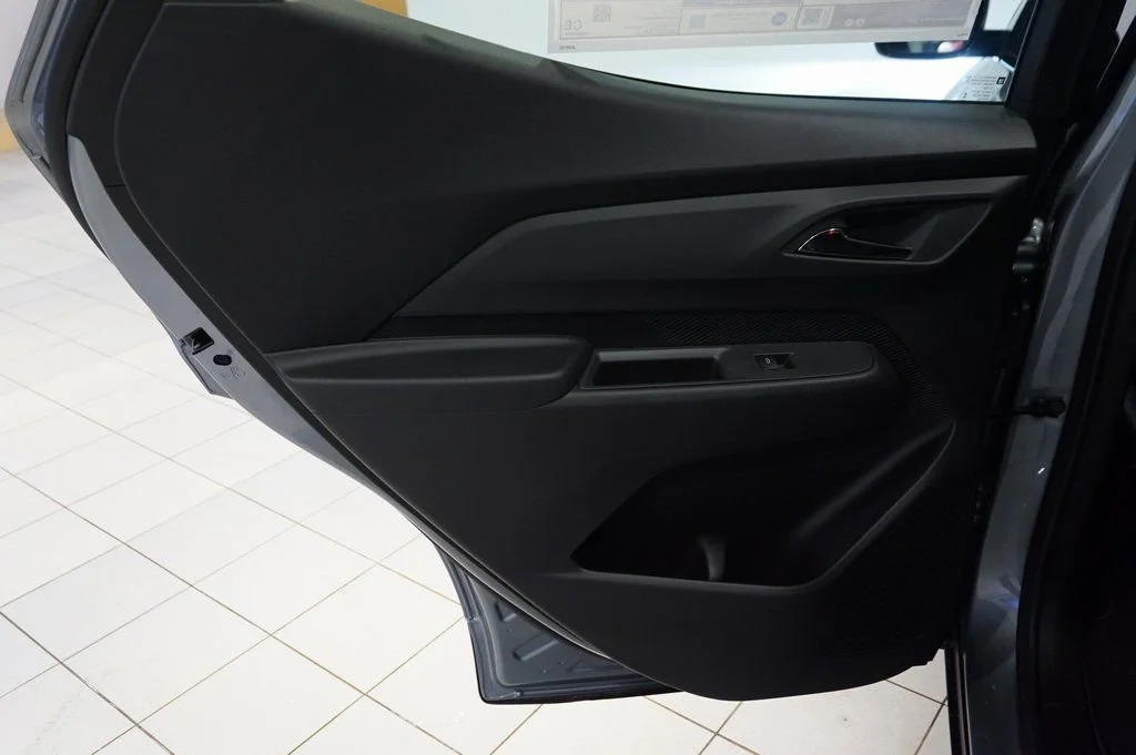 2027 Chevrolet Bolt RS - Photo 26