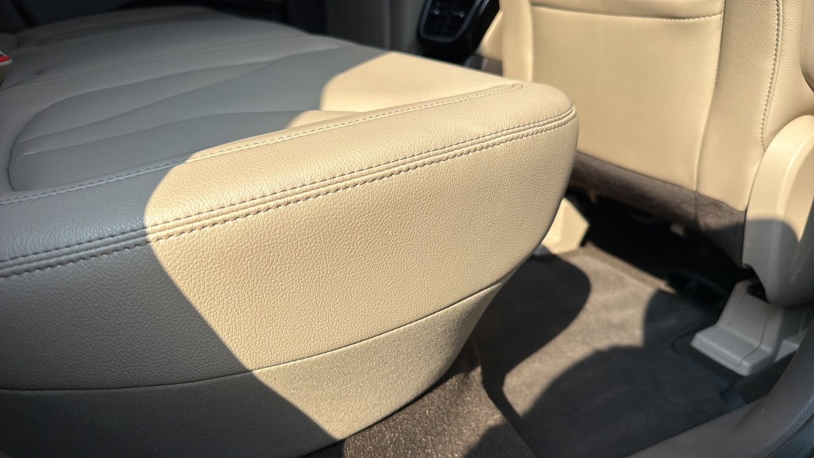 Used 2023 White Lincoln Standard image 26