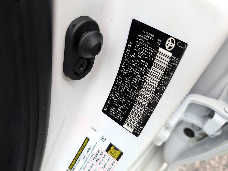 Used 2024 Ice Toyota LE image 32