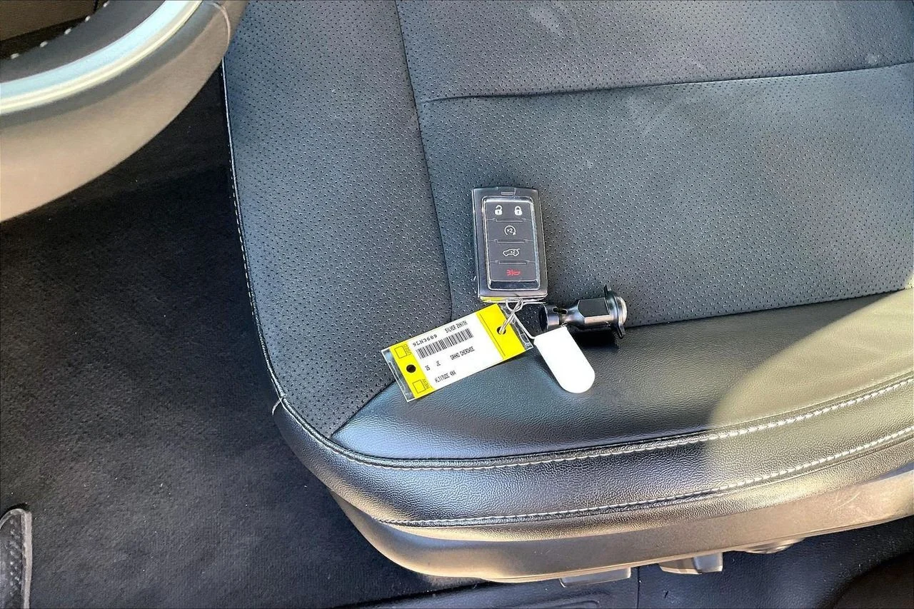 Certified Used 2025 Silver Jeep Altitude image 31