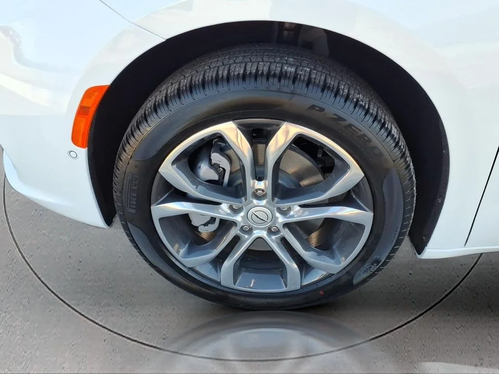 New 2026 Bright White Clear-Coat Exterior Paint Chrysler Pinnacle image 4