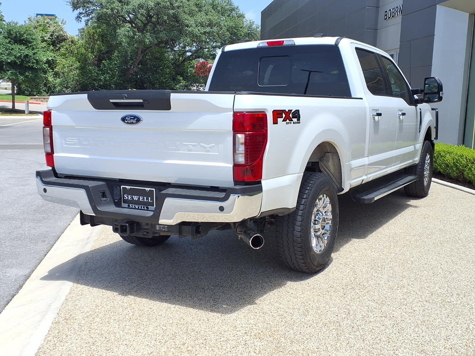 Used 2022 Star White Metallic Tri-Coat Ford LARIAT image 8