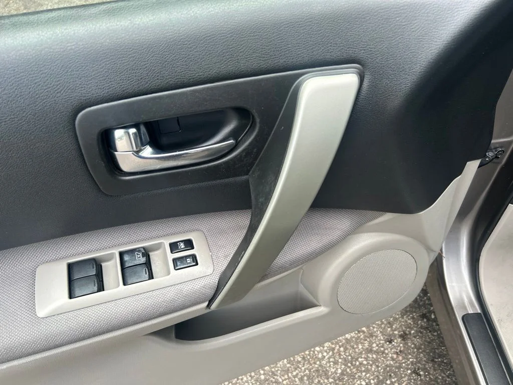 Used 2015 Gray Nissan S image 14