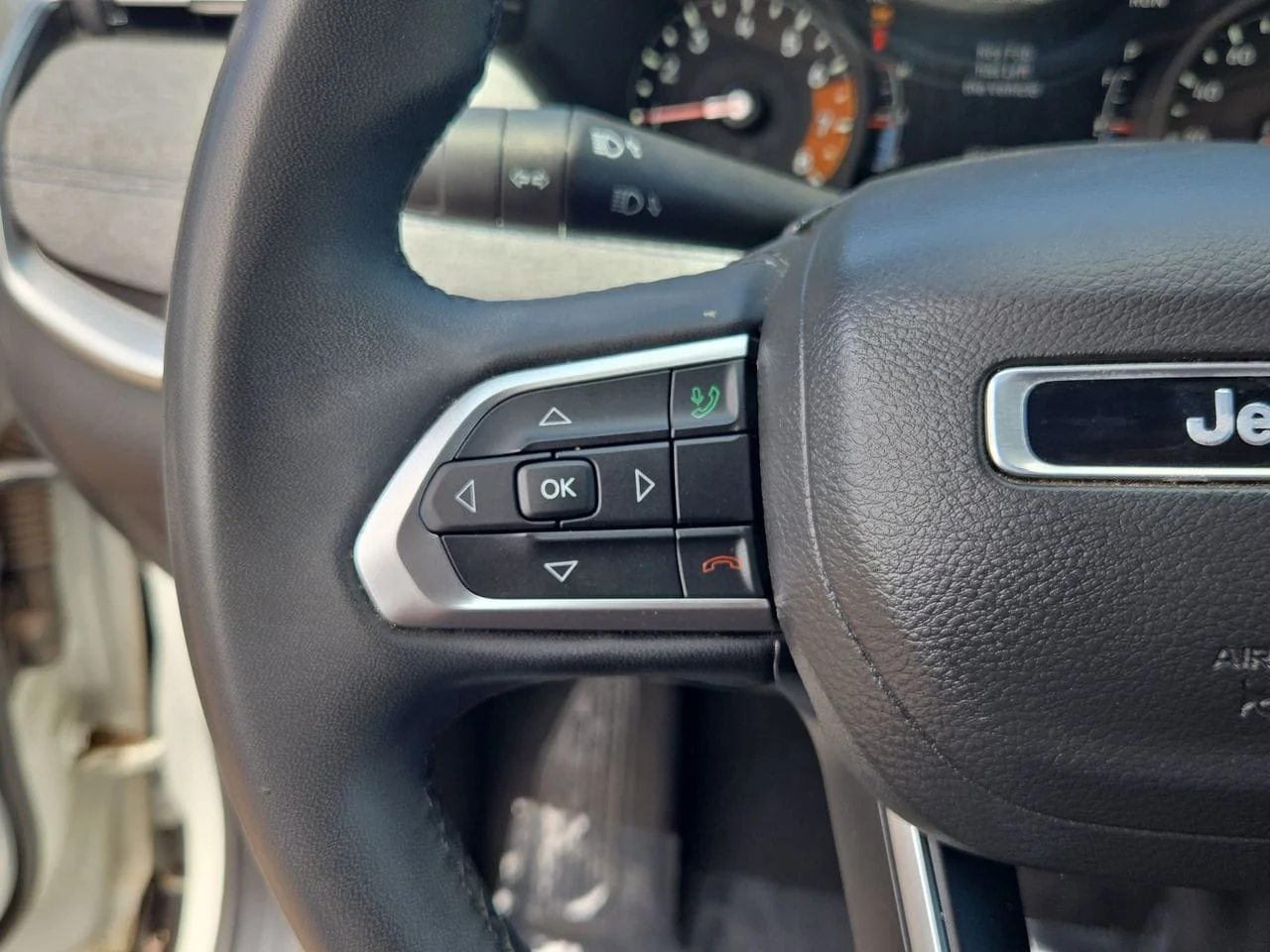 Used 2023 Bright White Clearcoat Jeep Latitude image 15