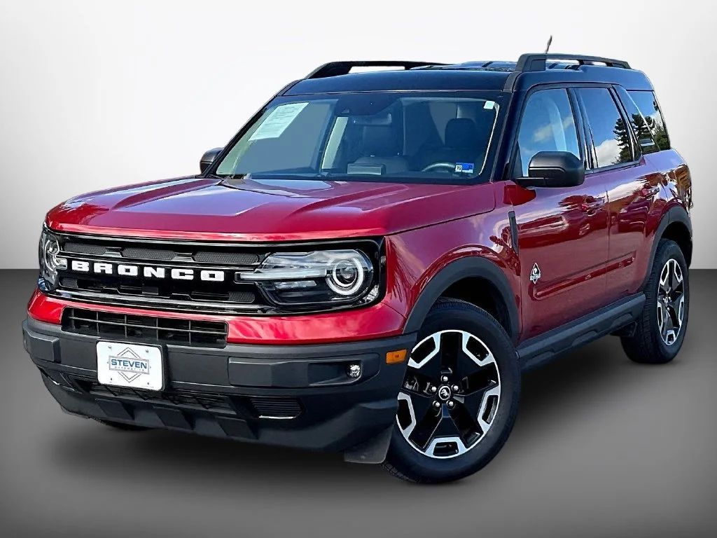 Used 2021 Red Ford Outer Banks image 3