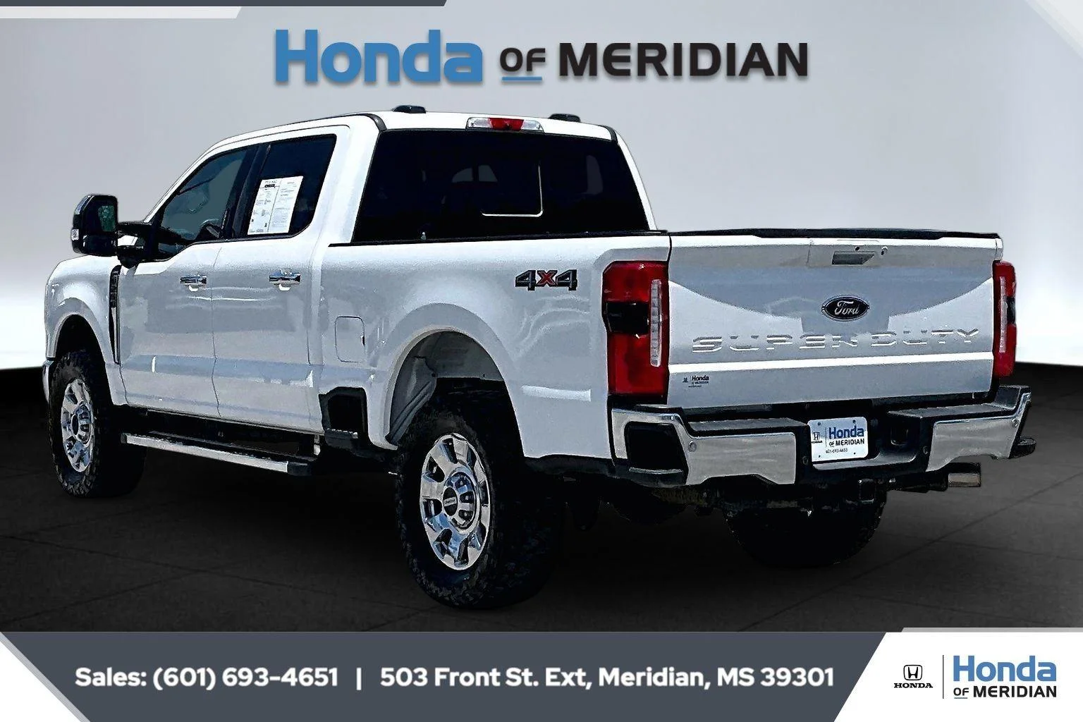 Used 2024 Star White Metallic Tri-Coat Ford LARIAT image 2