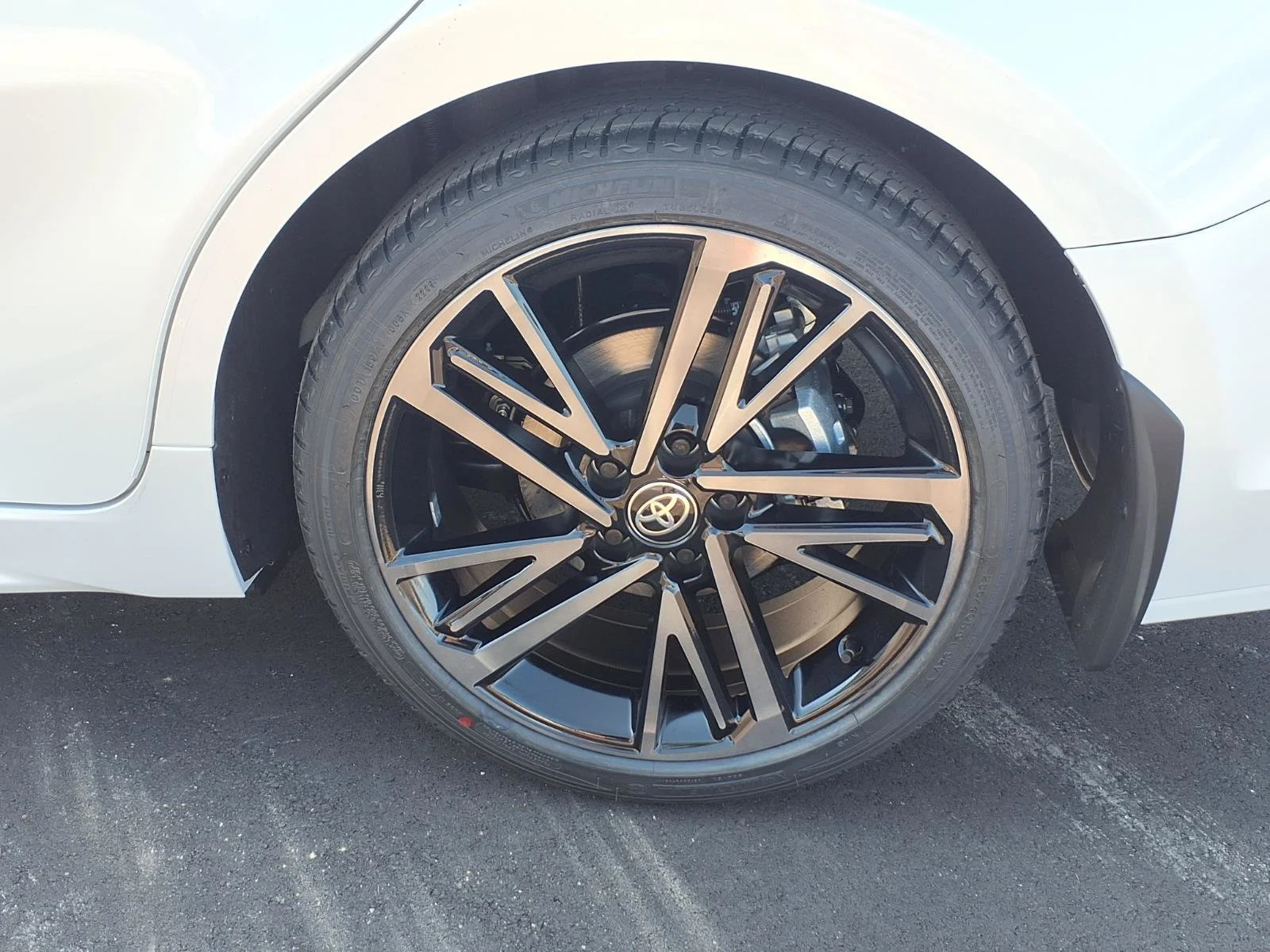 New 2026 Wind Chill Pearl <sup>1</sup> Toyota  XSE image 15