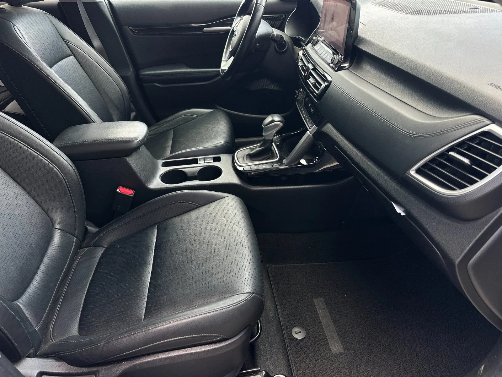 Used 2021 Snow White Pearl Kia SX image 15