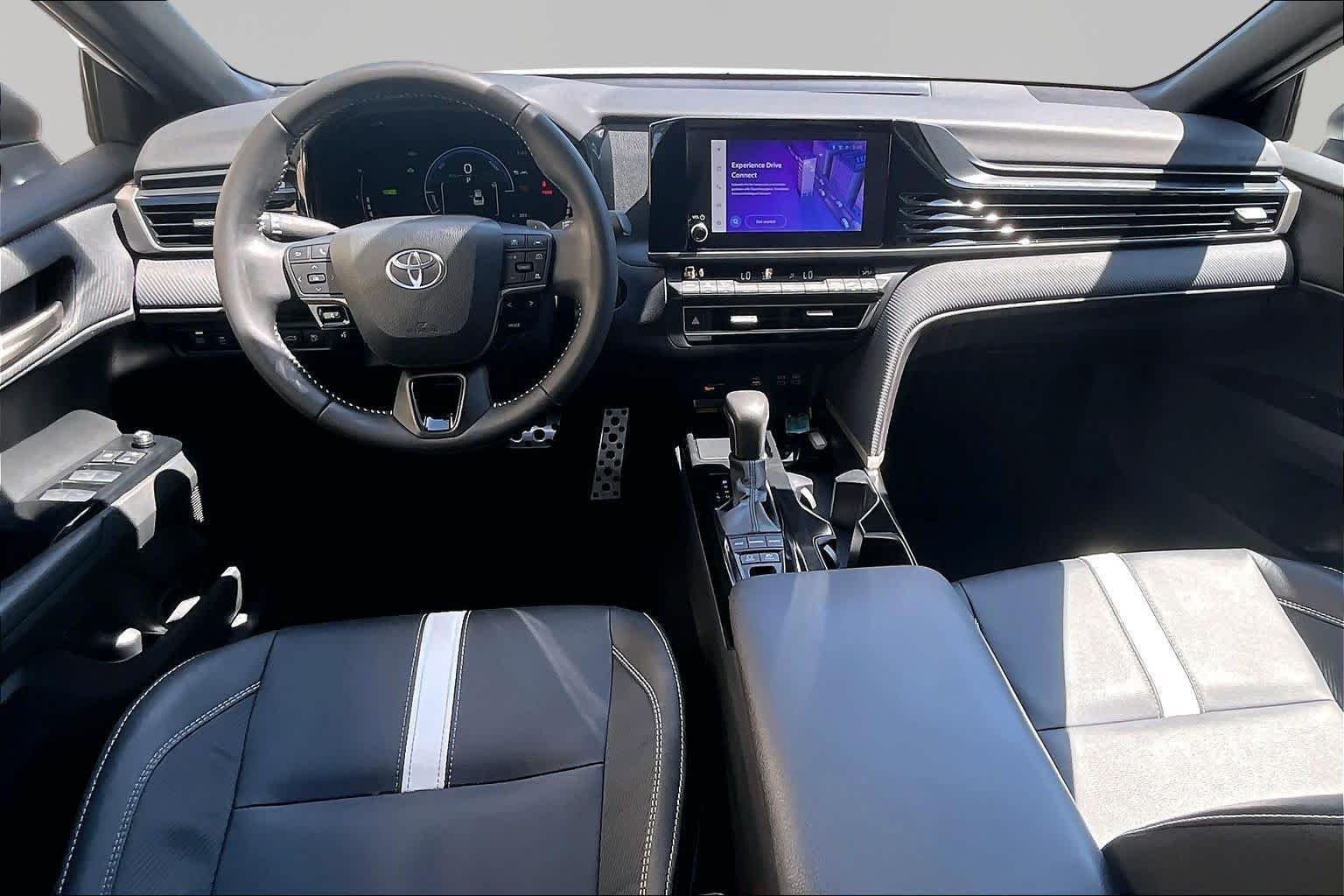 Used 2025 Ice Cap Toyota SE image 16
