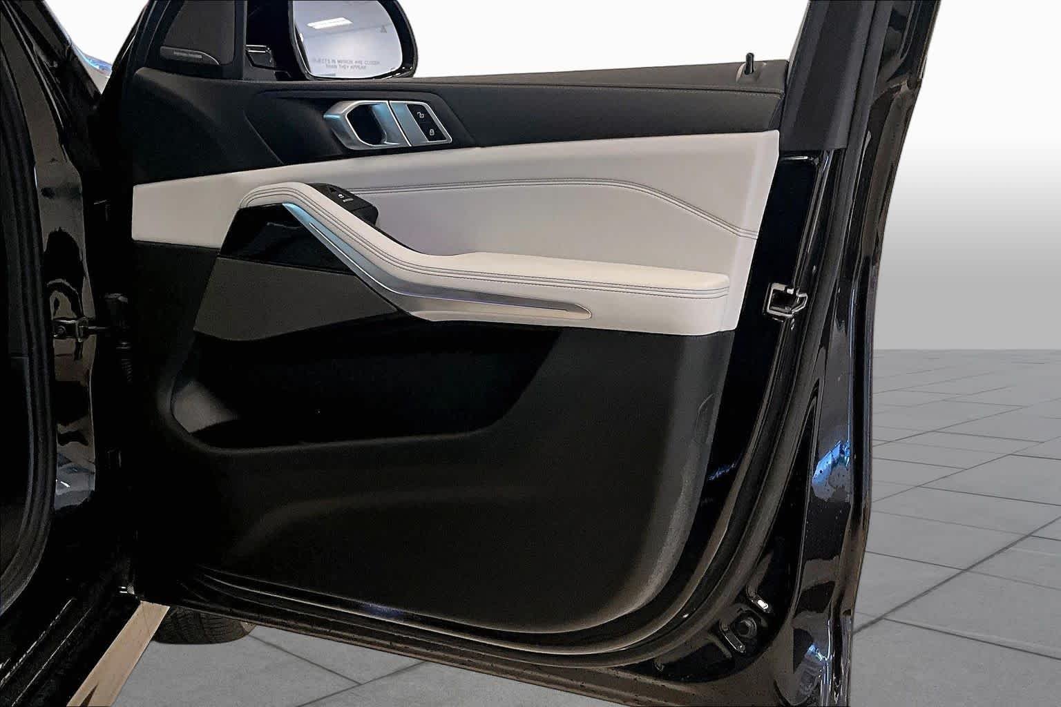 Used 2026 Carbon Black Metallic BMW xDrive40i image 21