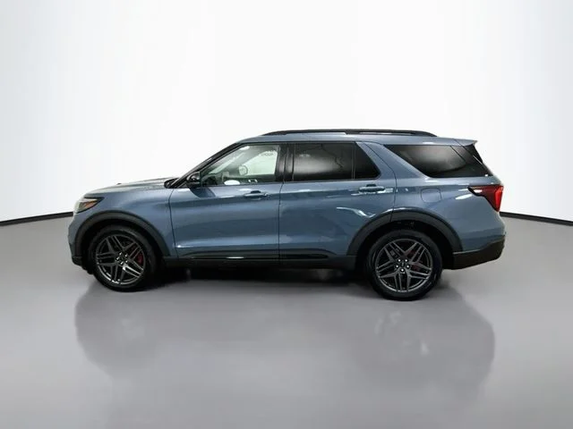 Used 2025 Vapor Blue Ford ST image 4