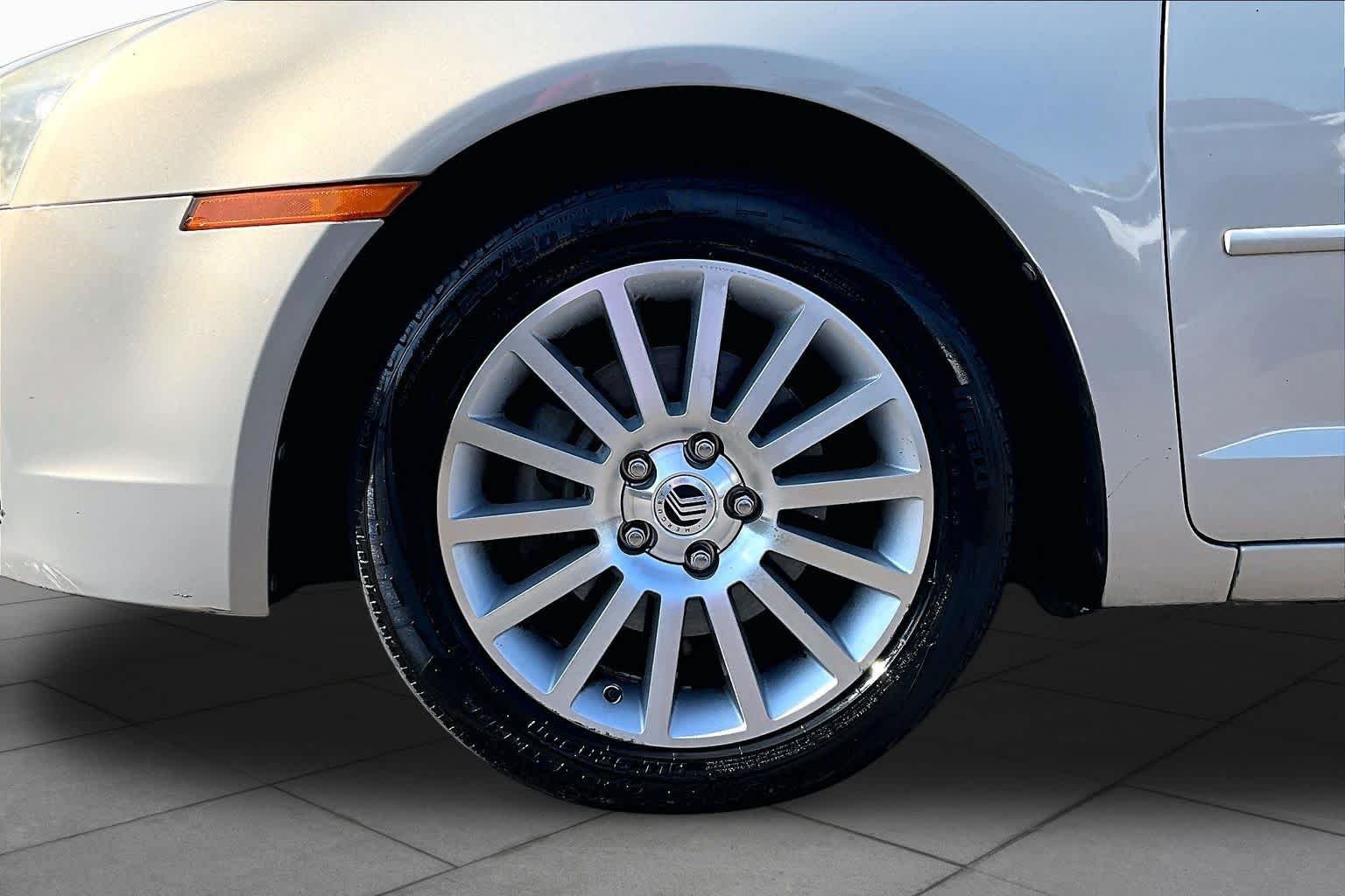 Used 2009 Tuxedo Black Metallic Mercury Premier image 10