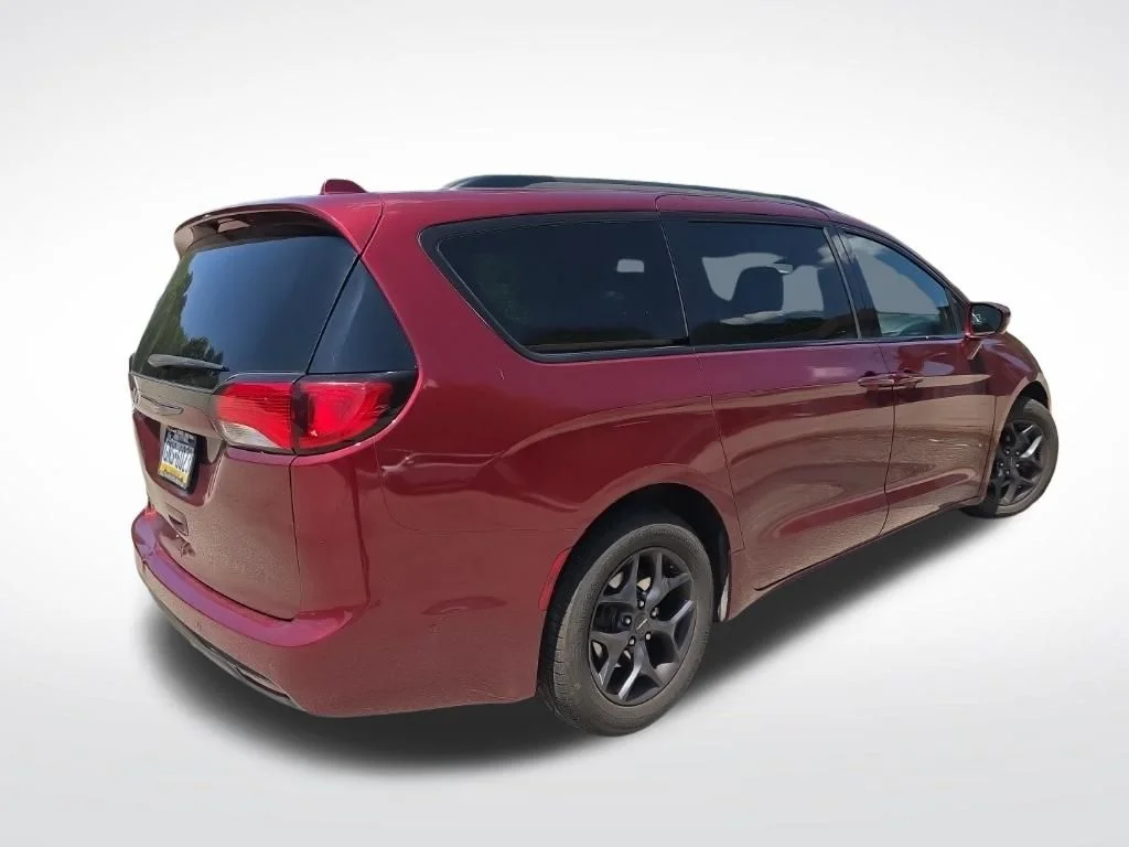 Used 2019 Red Chrysler Touring L Plus image 4
