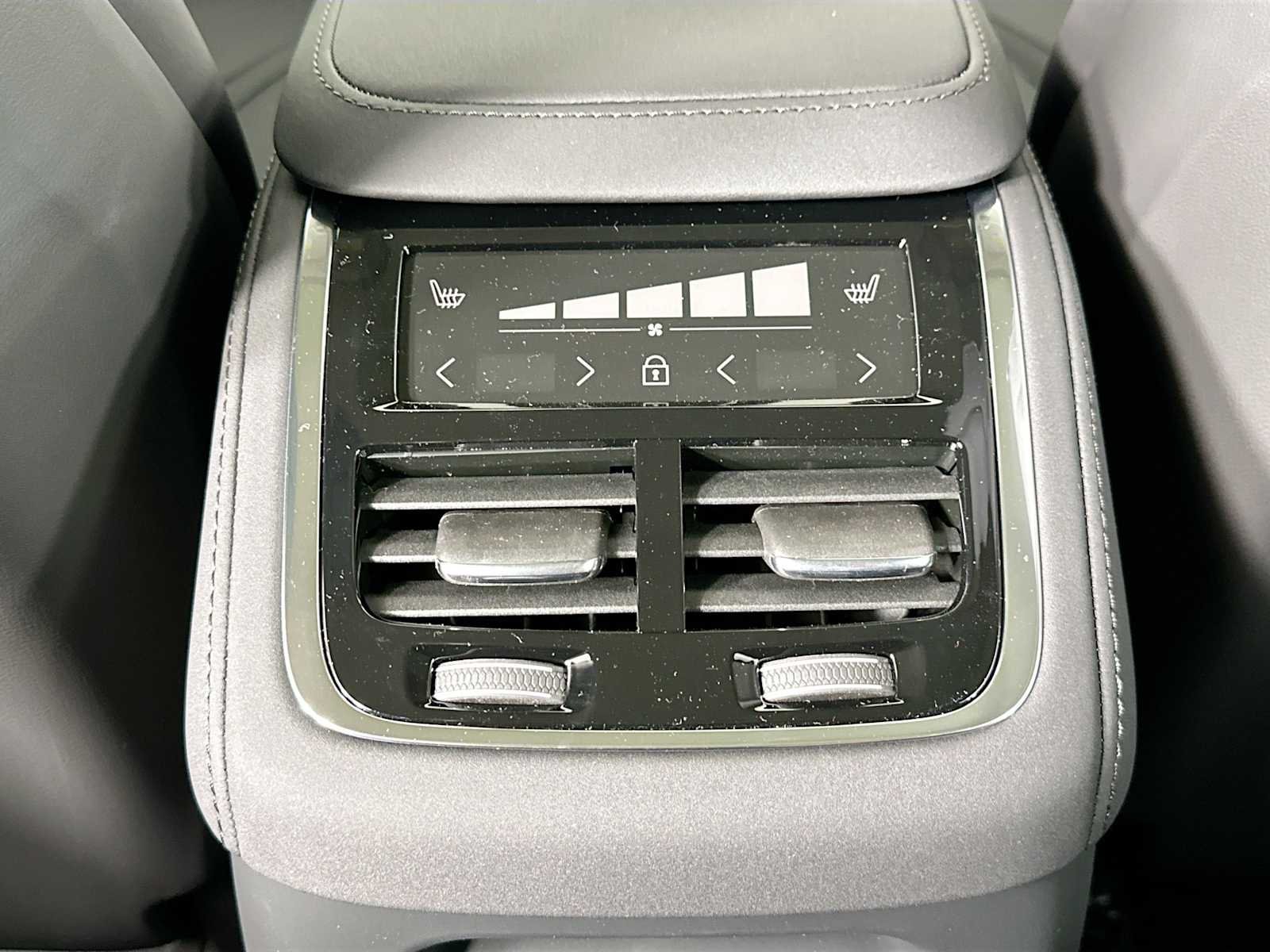 2025 Volvo XC90 Plus - Photo 23