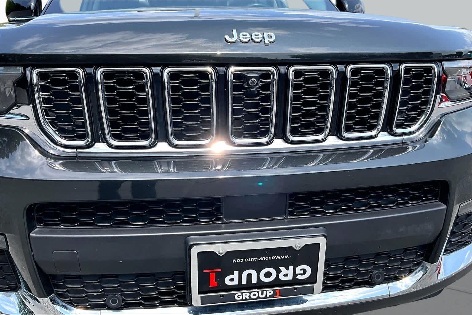 Used 2023 Rocky Mountain Pearlcoat Jeep Limited image 30