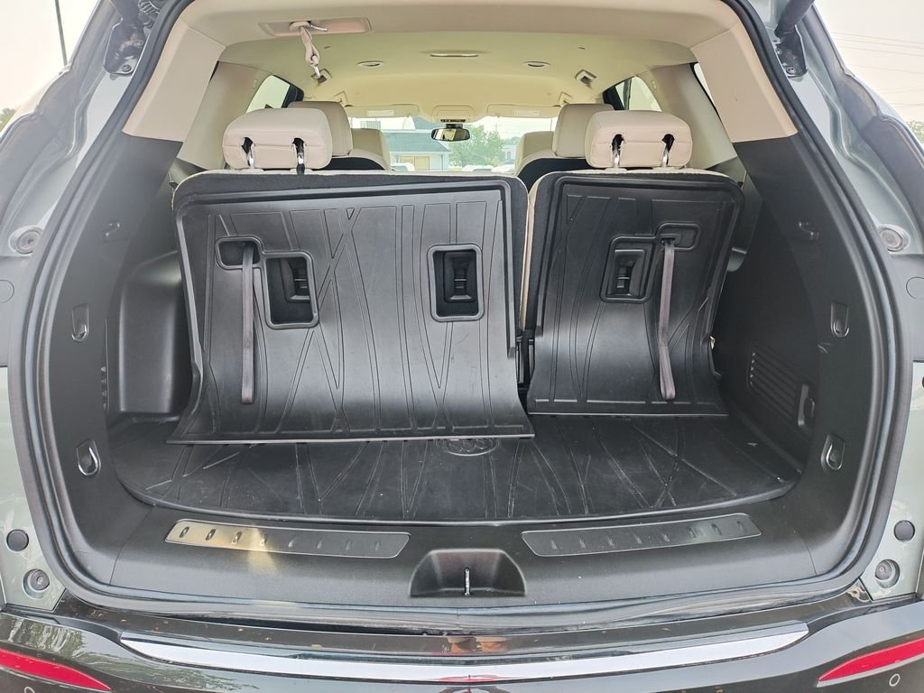 Used 2023 Green Buick Essence image 9