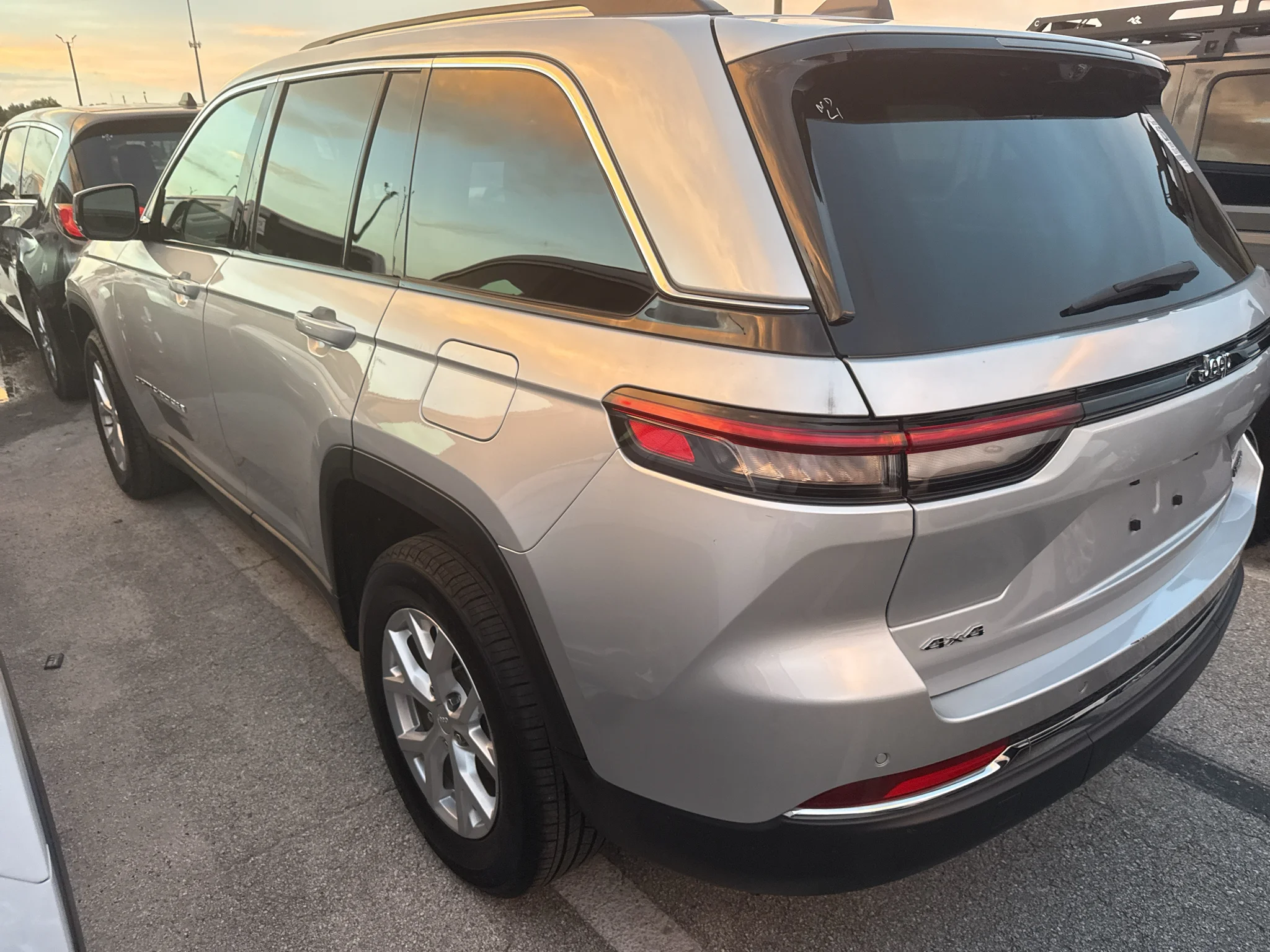 Used 2023 Silver Zynith Jeep Limited image 3