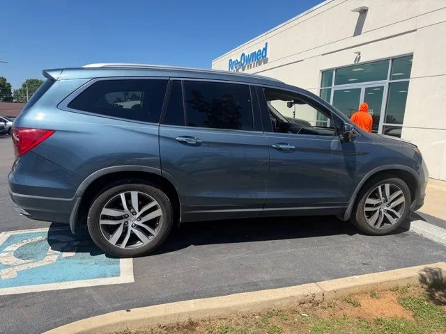 Used 2017 Steel Sapphire Metallic Honda Touring image 4