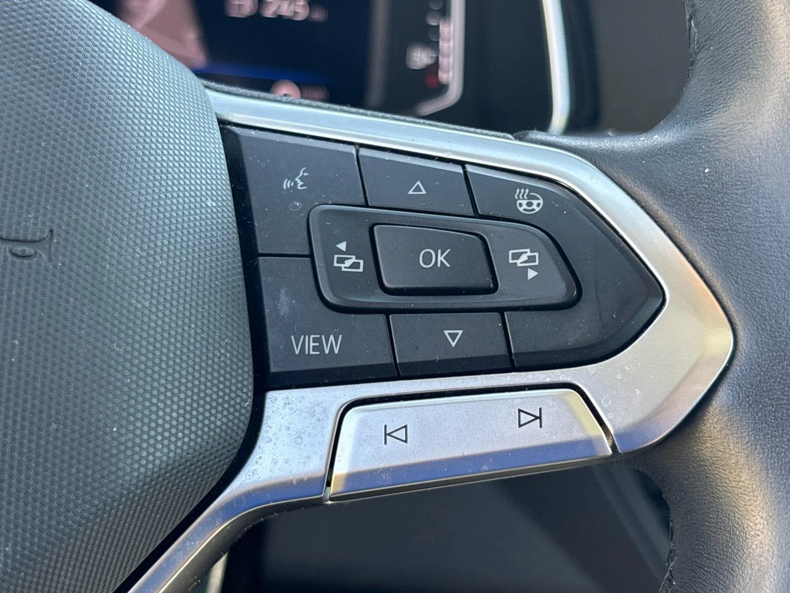 Used 2023 Platinum Gray Metallic Volkswagen SEL image 19
