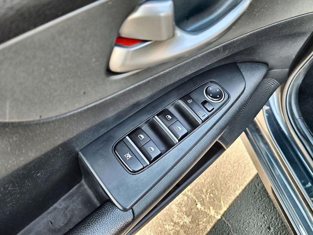 2021 Kia Forte LXS - Photo 13