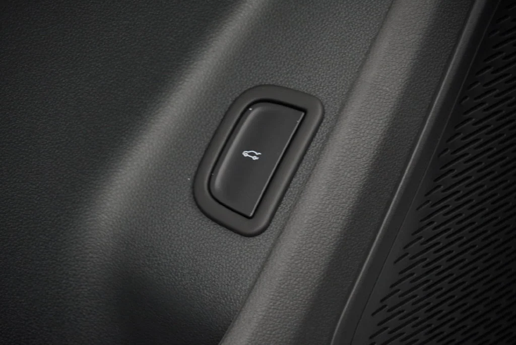 New 2027 Summit White Chevrolet LT image 32