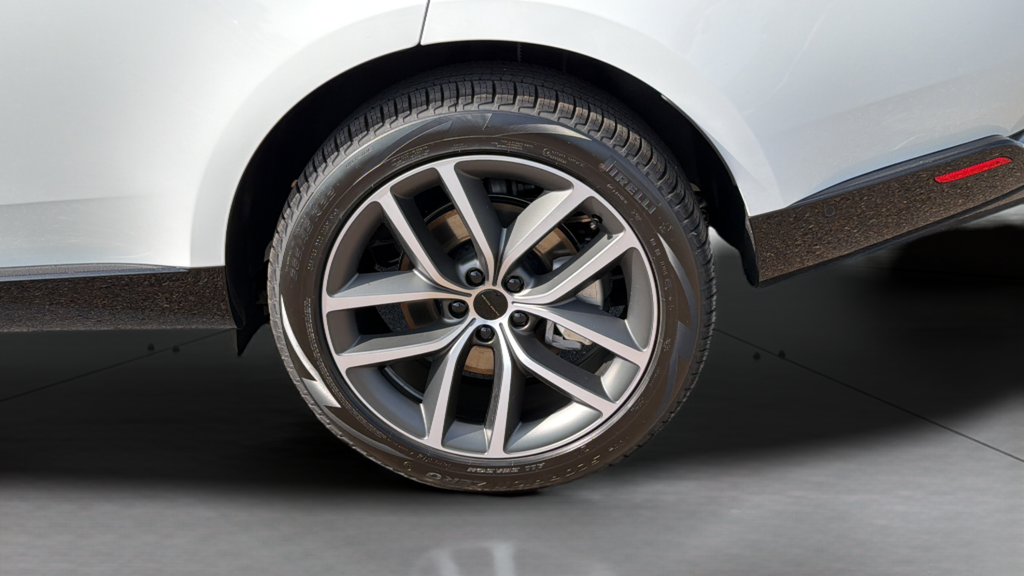 New 2026 Fuji White Land Rover SE image 16