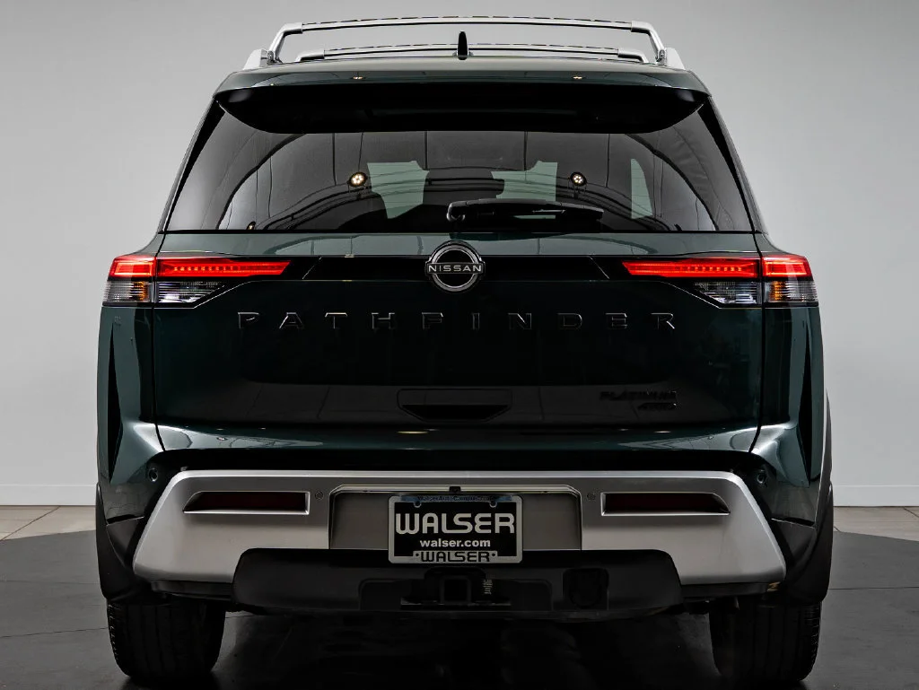 Used 2023 Obsidian Green Pearl Nissan Platinum image 7