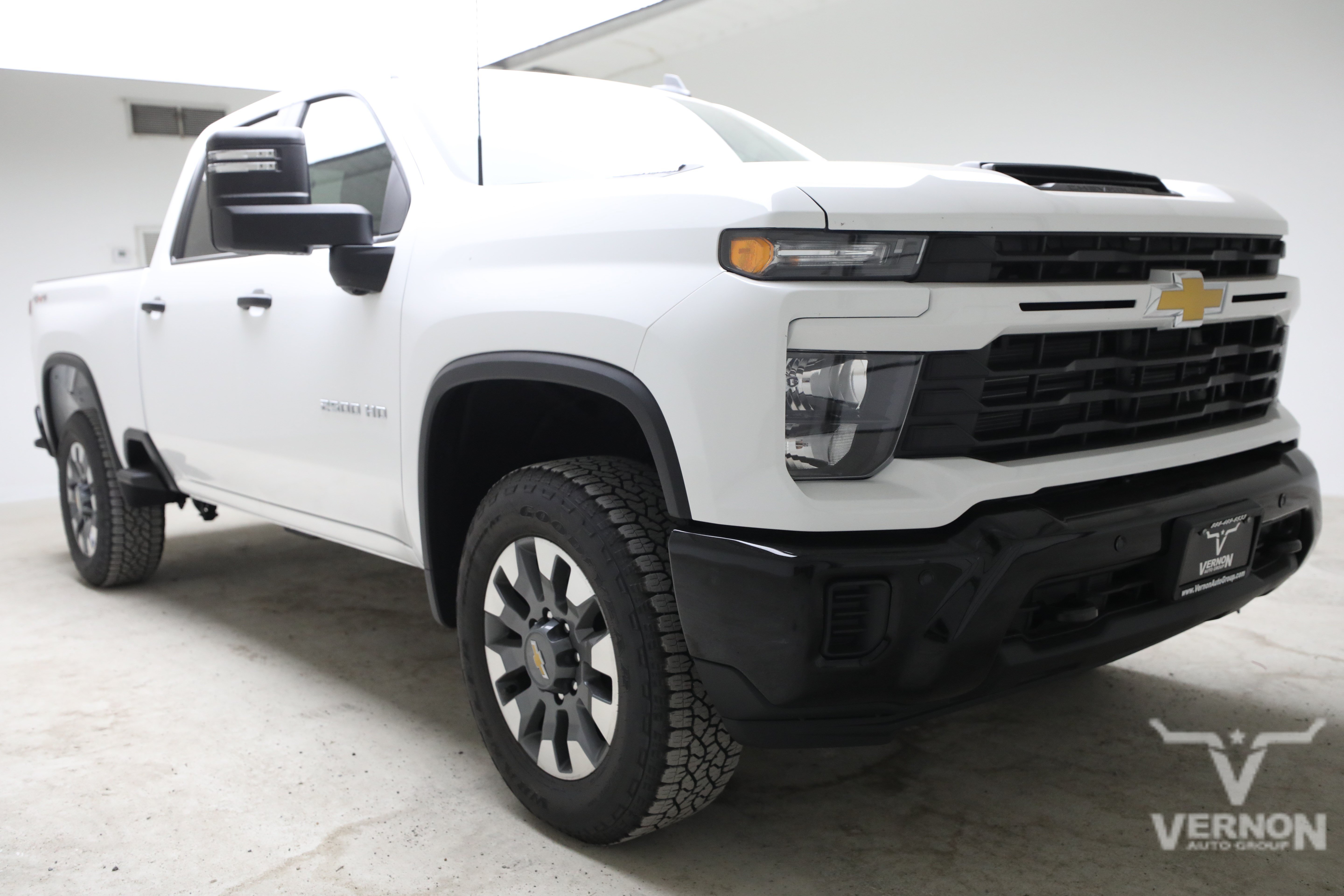 New 2026 Summit White Chevrolet N image 7