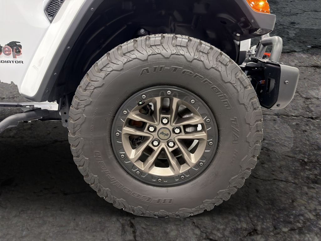 Used 2024 Bright White Clearcoat Jeep Mojave X image 14