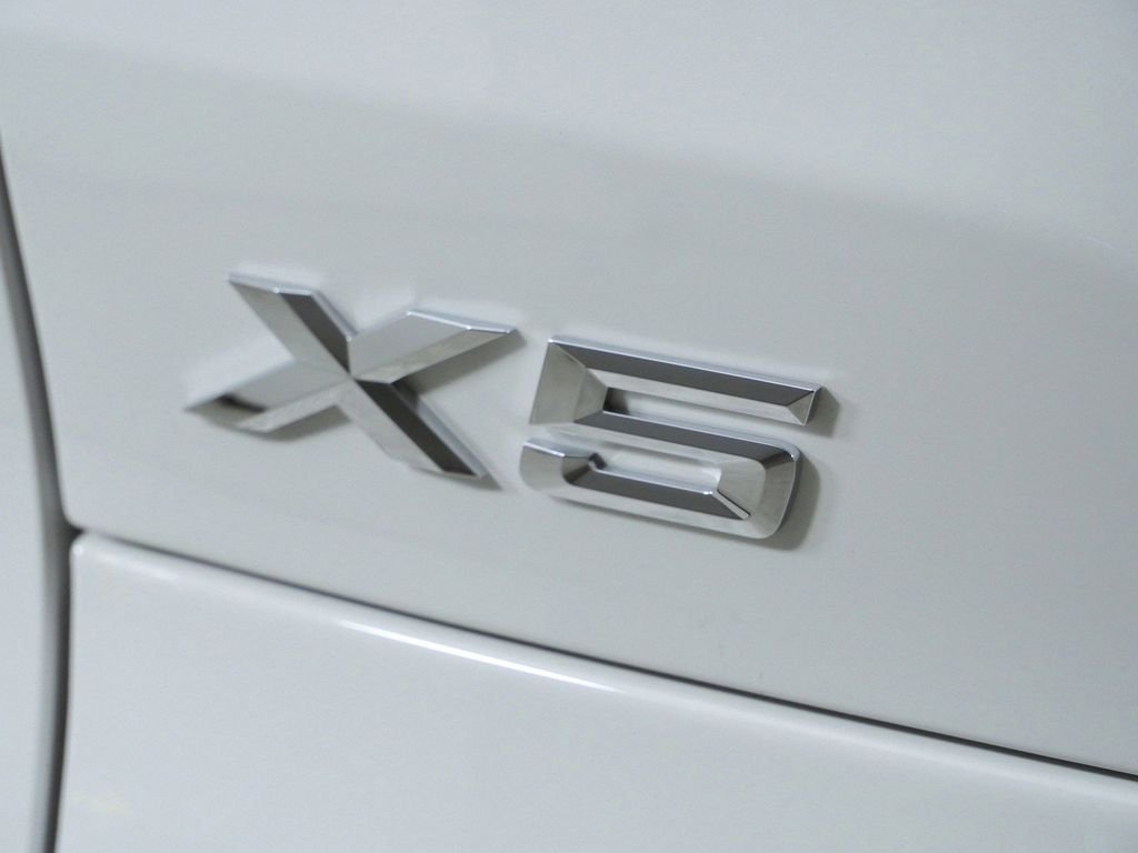 New 2026 Alpine White BMW xDrive40i image 13